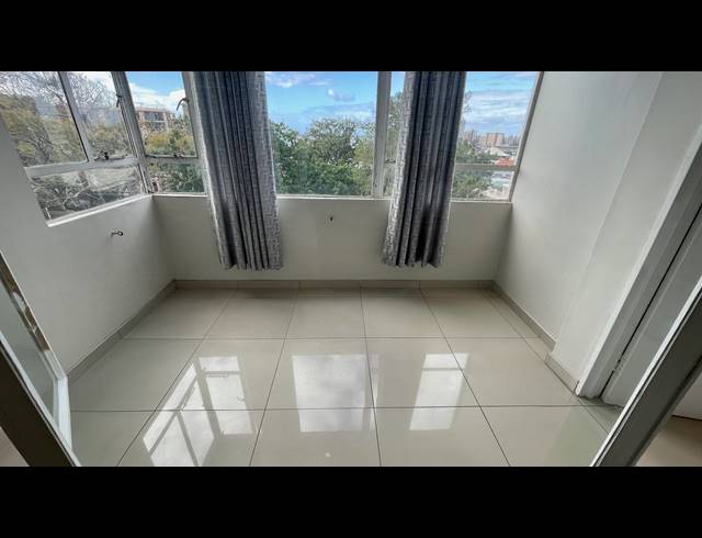 2.5 BEDROOM APARTMENT FOR SALE IN ESSENWOOD
